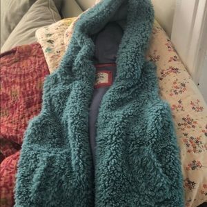 Mini Boden fuzzy fleece vest size 4/5